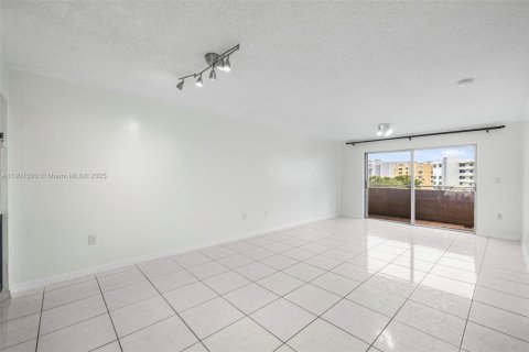Copropriété à vendre à Sunny Isles Beach, Floride: 2 chambres, 90.12 m2 № 1951562 - photo 13