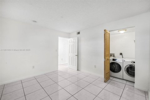 Copropriété à vendre à Sunny Isles Beach, Floride: 2 chambres, 90.12 m2 № 1951562 - photo 19