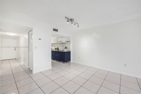Copropriété à vendre à Sunny Isles Beach, Floride: 2 chambres, 90.12 m2 № 1951562 - photo 15