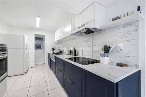 Copropriété à vendre à Sunny Isles Beach, Floride: 2 chambres, 90.12 m2 № 1951562 - photo 11