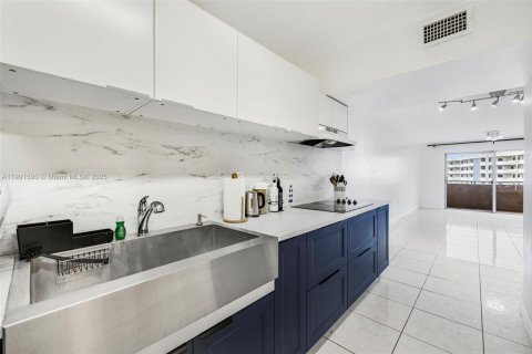 Copropriété à vendre à Sunny Isles Beach, Floride: 2 chambres, 90.12 m2 № 1951562 - photo 10