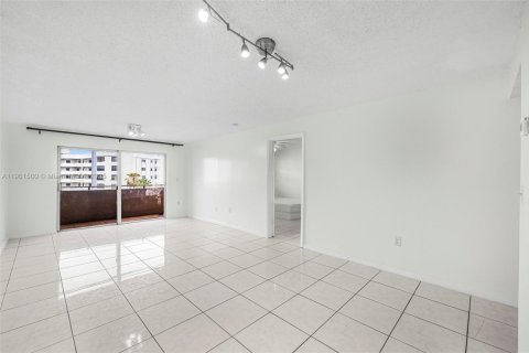 Copropriété à vendre à Sunny Isles Beach, Floride: 2 chambres, 90.12 m2 № 1951562 - photo 14
