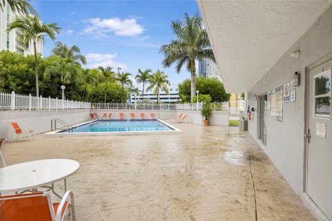 Copropriété à vendre à Sunny Isles Beach, Floride: 2 chambres, 90.12 m2 № 1951562 - photo 27