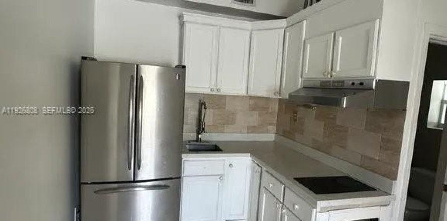 Дом в Майами, Флорида 2 спальни, 127.74м2 № 1992330