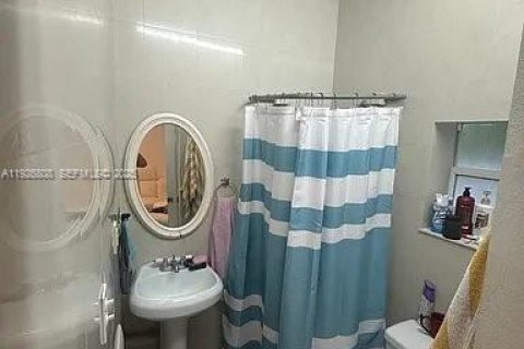 Снять в аренду виллу или дом в Майами, Флорида 2 спальни, 127.74м2, № 1992330 - фото 3