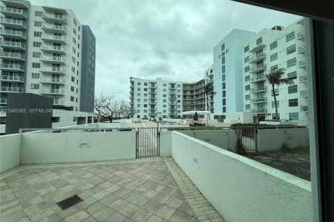 Copropriété à vendre à Hollywood, Floride: 3 chambres, 141.4 m2 № 2008644 - photo 30