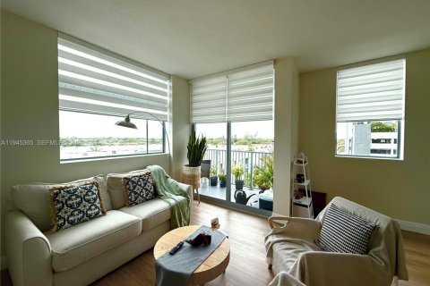 Copropriété à vendre à Hollywood, Floride: 3 chambres, 141.4 m2 № 2008644 - photo 13