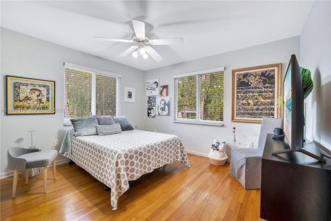 Casa en venta en Miami, Florida, 6 dormitorios, 317.45 m2 № 2000390 - foto 22