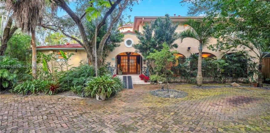 Casa en Miami, Florida 6 dormitorios, 317.45 m2 № 2000390