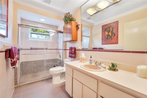 Casa en venta en Miami, Florida, 6 dormitorios, 317.45 m2 № 2000390 - foto 23