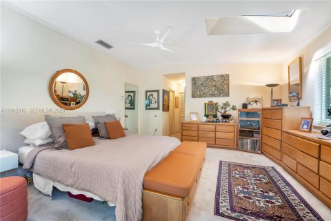 Casa en venta en Miami, Florida, 6 dormitorios, 317.45 m2 № 2000390 - foto 16