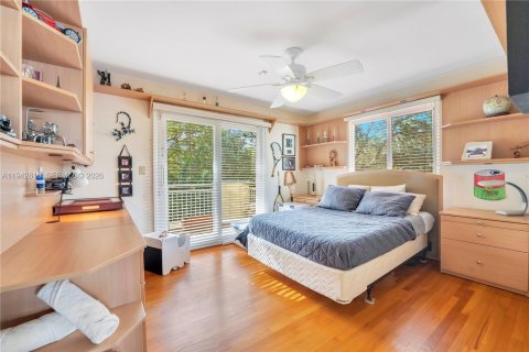 Casa en venta en Miami, Florida, 6 dormitorios, 317.45 m2 № 2000390 - foto 19