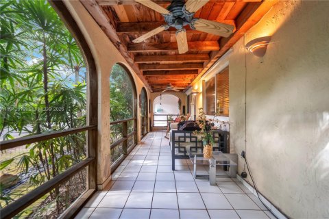 Casa en venta en Miami, Florida, 6 dormitorios, 317.45 m2 № 2000390 - foto 3
