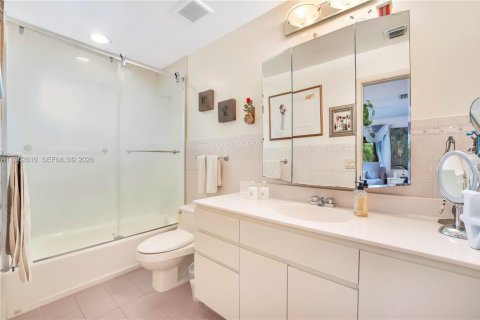 Casa en venta en Miami, Florida, 6 dormitorios, 317.45 m2 № 2000390 - foto 25