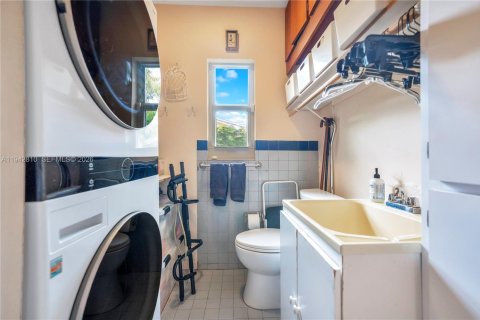 Casa en venta en Miami, Florida, 6 dormitorios, 317.45 m2 № 2000390 - foto 26