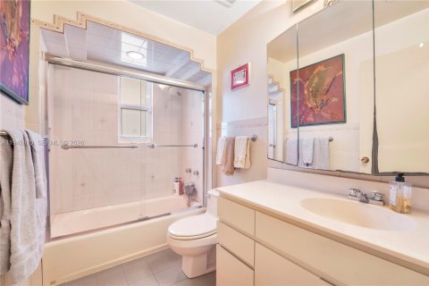 Casa en venta en Miami, Florida, 6 dormitorios, 317.45 m2 № 2000390 - foto 15