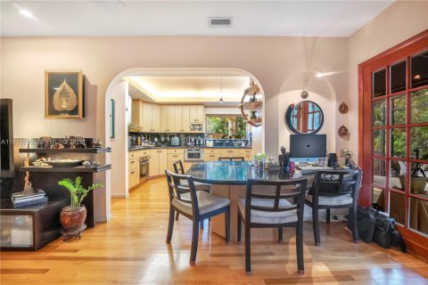 Casa en venta en Miami, Florida, 6 dormitorios, 317.45 m2 № 2000390 - foto 9