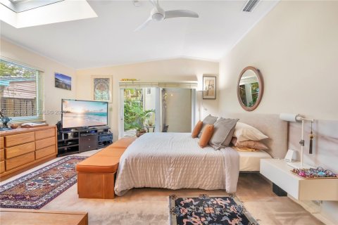 Casa en venta en Miami, Florida, 6 dormitorios, 317.45 m2 № 2000390 - foto 17
