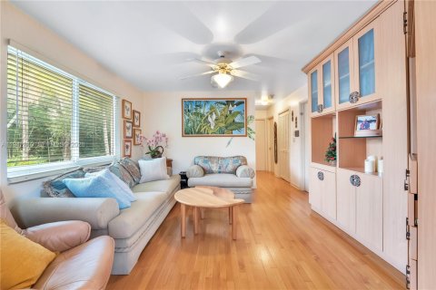 Casa en venta en Miami, Florida, 6 dormitorios, 317.45 m2 № 2000390 - foto 20