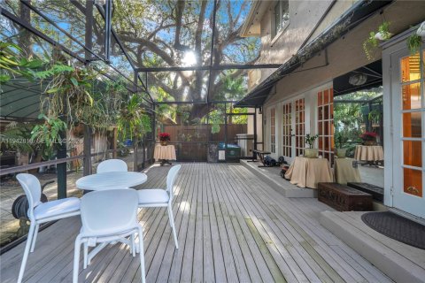 Casa en venta en Miami, Florida, 6 dormitorios, 317.45 m2 № 2000390 - foto 30