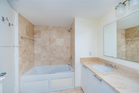 Купить кондоминиум в Майами, Флорида 2 спальни, 106.09м2, № 2040289 - фото 17