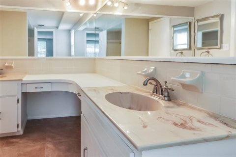 Casa en alquiler en Port Richey, Florida, 2 dormitorios, 133.97 m2 № 1823347 - foto 10