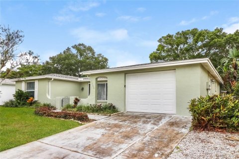 Casa en alquiler en Port Richey, Florida, 2 dormitorios, 133.97 m2 № 1823347 - foto 1