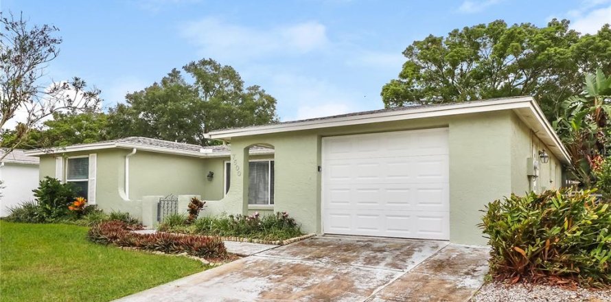 Villa ou maison à Port Richey, Floride 2 chambres, 133.97 m2 № 1823347