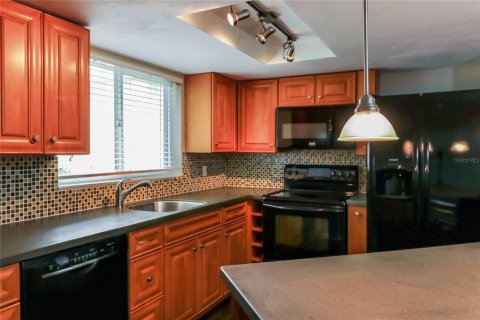 Casa en alquiler en Port Richey, Florida, 2 dormitorios, 133.97 m2 № 1823347 - foto 7