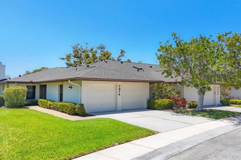 House in Sarasota, Florida 3 bedrooms, 212 sq.m. № 1661787 - photo 1