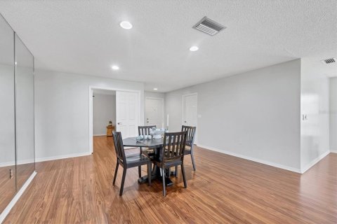 House in Sarasota, Florida 3 bedrooms, 212 sq.m. № 1661787 - photo 13