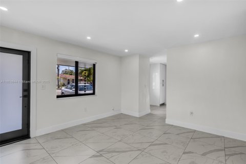 Propiedad comercial en venta en Miami, Florida, 192.77 m2 № 1875014 - foto 24