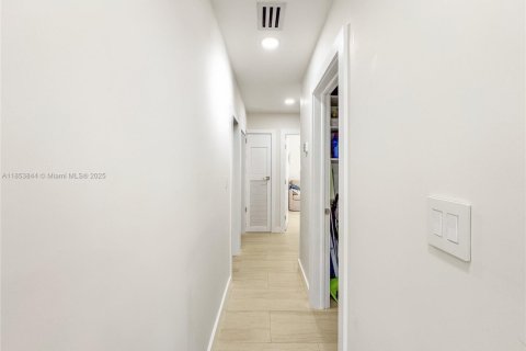 Propiedad comercial en venta en Miami, Florida, 192.77 m2 № 1875014 - foto 13