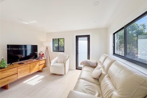 Propiedad comercial en venta en Miami, Florida, 192.77 m2 № 1875014 - foto 12