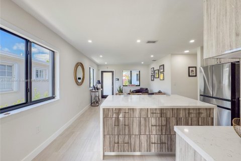 Propiedad comercial en venta en Miami, Florida, 192.77 m2 № 1875014 - foto 10
