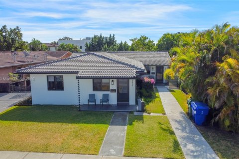 Propiedad comercial en venta en Miami, Florida, 192.77 m2 № 1875014 - foto 1