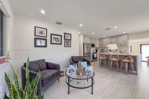 Propiedad comercial en venta en Miami, Florida, 192.77 m2 № 1875014 - foto 7