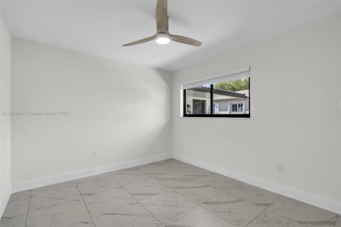 Propiedad comercial en venta en Miami, Florida, 192.77 m2 № 1875014 - foto 27