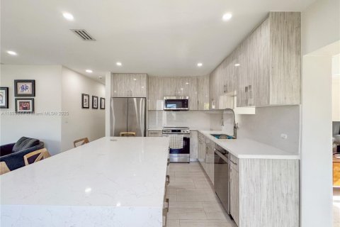 Propiedad comercial en venta en Miami, Florida, 192.77 m2 № 1875014 - foto 11