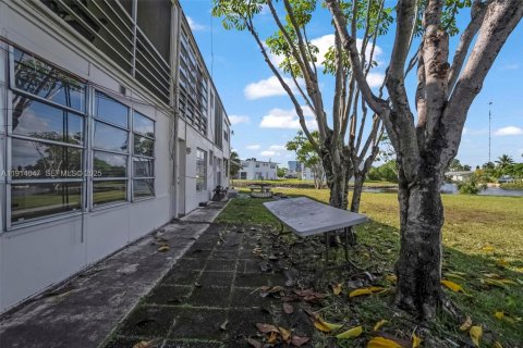 Купить кондоминиум в Майами-Гарденс, Флорида 1 спальня, 64.2м2, № 1984247 - фото 27