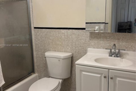 Купить кондоминиум в Майами-Гарденс, Флорида 1 спальня, 64.2м2, № 1984247 - фото 3