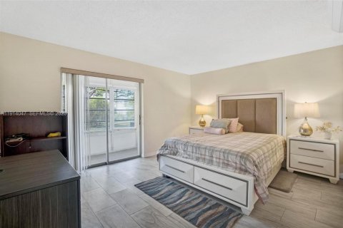 Купить кондоминиум в Майами-Гарденс, Флорида 1 спальня, 64.2м2, № 1984247 - фото 12