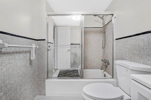 Купить кондоминиум в Майами-Гарденс, Флорида 1 спальня, 64.2м2, № 1984247 - фото 15