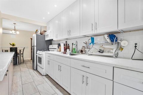 Купить кондоминиум в Майами-Гарденс, Флорида 1 спальня, 64.2м2, № 1984247 - фото 9