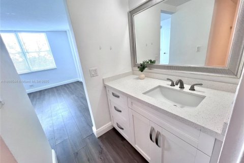 Condo in North Miami Beach, Florida, 1 bedroom  № 1888861 - photo 8