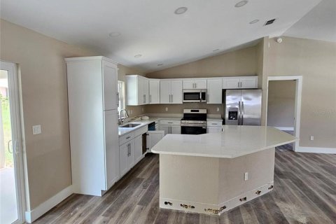 House in Citrus Springs, Florida 3 bedrooms, 138.05 sq.m. № 1787390 - photo 18
