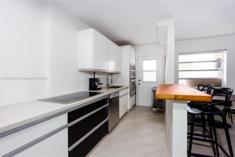 Apartment in Miami Beach, Florida 1 bedroom, 54.81 sq.m. № 1941454 - photo 10