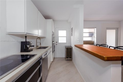 Apartment in Miami Beach, Florida 1 bedroom, 54.81 sq.m. № 1941454 - photo 13