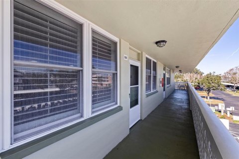 Condo à Saint Petersburg, Floride, 1 chambre № 2110140
