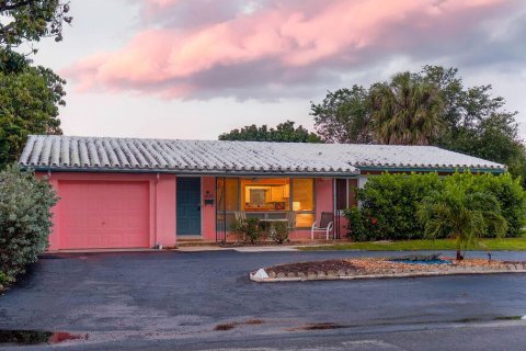 House in Pompano Beach, Florida 3 bedrooms, 138.61 sq.m. № 2352115